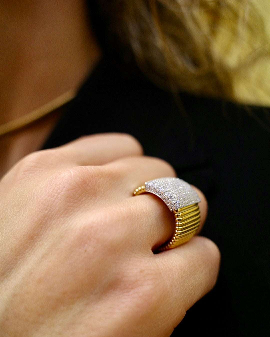 Antorà - Anello in Oro Giallo con Pavé di Diamanti