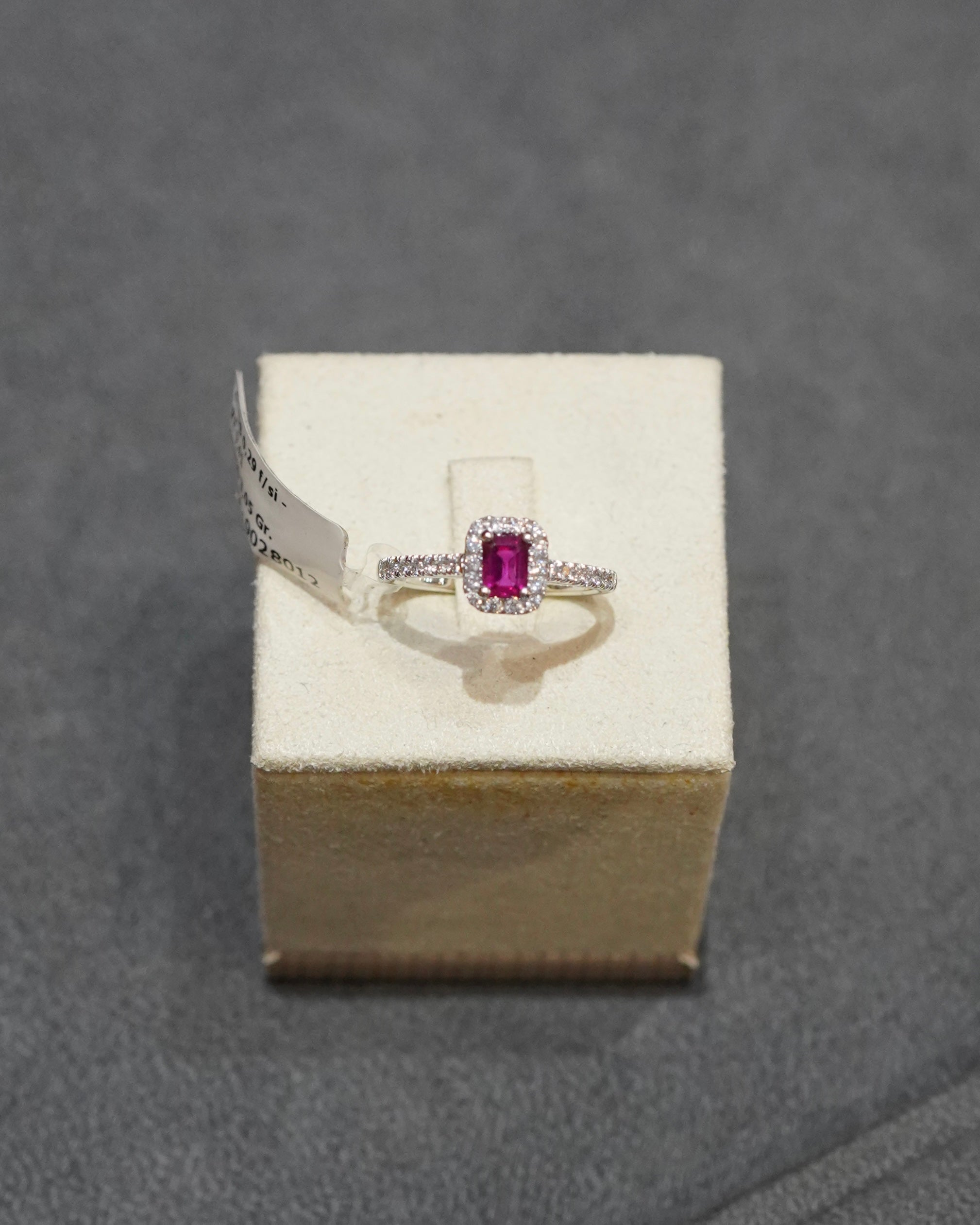 Buonocore - Anello in Oro Bianco con Rubino e Diamanti Naturali